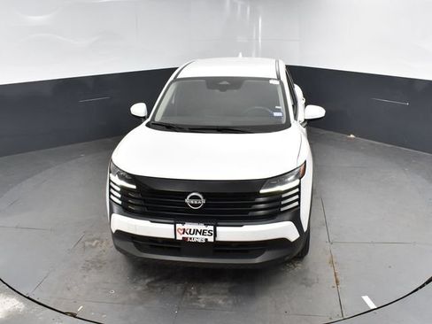 Used 2025 Nissan Kicks SV AWD/4WD image 32
