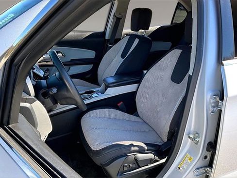 Used 2017 Chevrolet Equinox LS image 18