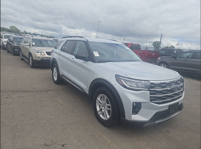 Used 2025 Ford Explorer Active w/ Active Comfort Package RWD image 4