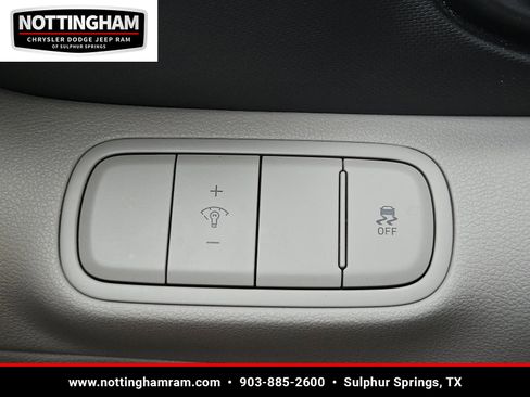 Used 2025 Hyundai Venue SEL image 18