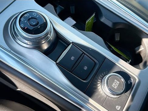 Certified 2022 Ford Explorer XLT w/ Equipment Group 202A image 19