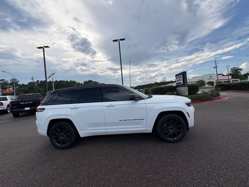 New 2026 Jeep Grand Cherokee Summit w/ Obsidian Package AWD/4WD image 6