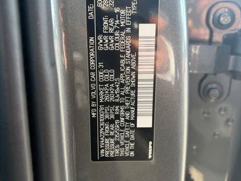 Used 2016 Volvo XC90 T6 Momentum w/ Momentum Plus Package AWD/4WD image 9