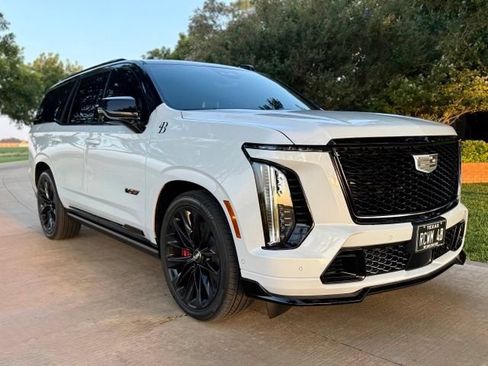 Used 2026 Cadillac Escalade V w/ LPO, ONYX Package AWD/4WD image 2