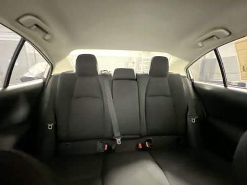 Used 2021 Toyota Corolla LE FWD image 32