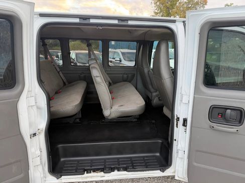 Used 2017 Chevrolet Express 3500 LT w/ LT Preferred Equipment Group image 10