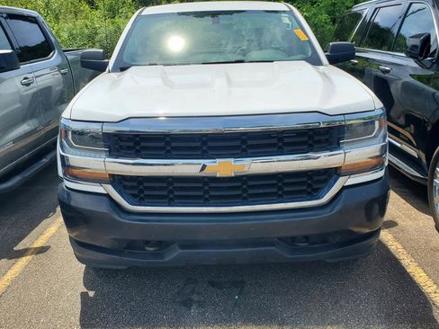 Used 2018 Chevrolet Silverado 1500 W/T w/ Trailering Package AWD/4WD image 2