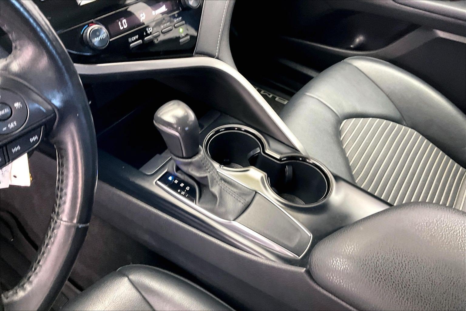Used 2020 Toyota Camry SE FWD image 16
