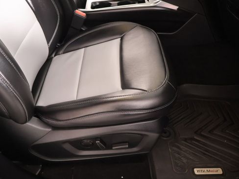 Used 2022 Ford Explorer XLT w/ Equipment Group 202A image 15