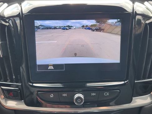 Used 2023 Chevrolet Traverse LT FWD image 6