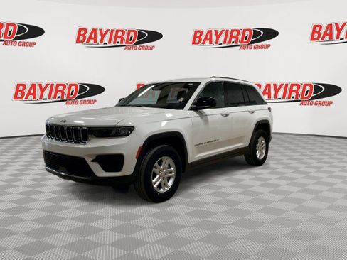 Used 2024 Jeep Grand Cherokee Laredo AWD/4WD image 4