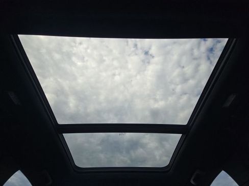 Used 2022 GMC Yukon XL Denali image 43