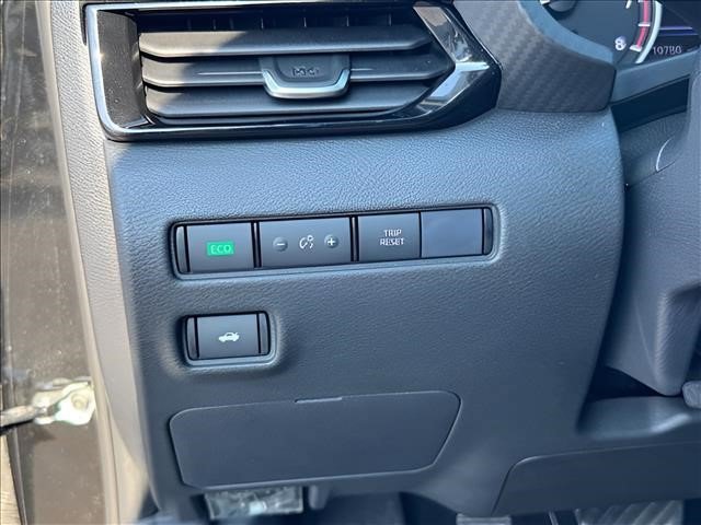 Used 2025 Nissan Sentra SV w/ All-Weather Package FWD image 22