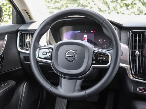 Used 2023 Volvo S90 B6 Plus AWD/4WD image 18