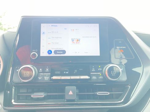 Used 2023 Toyota Highlander XSE FWD image 5