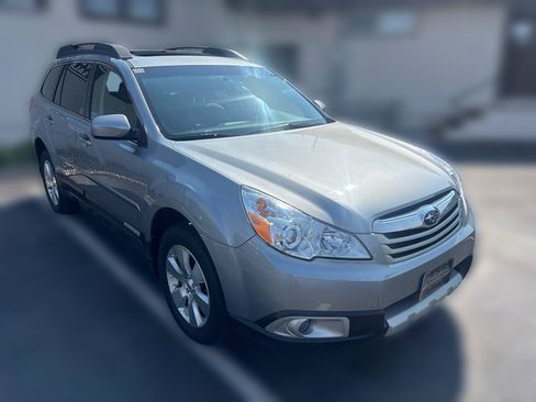 Used 2011 Subaru Outback 3.6R Limited AWD/4WD image 1