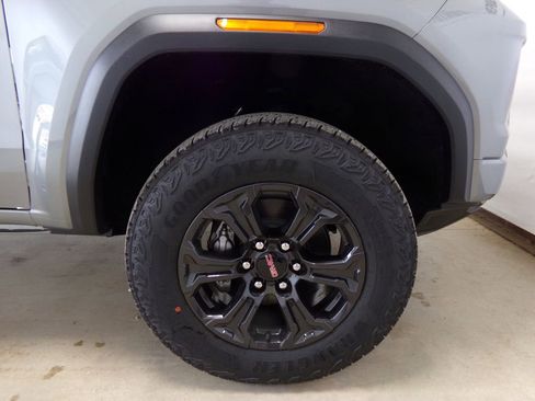 New 2025 GMC Canyon Elevation w/ Convenience Package image 34