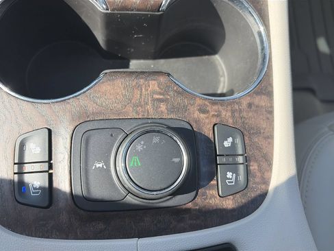 Used 2020 GMC Acadia Denali w/ Technology Package FWD image 26