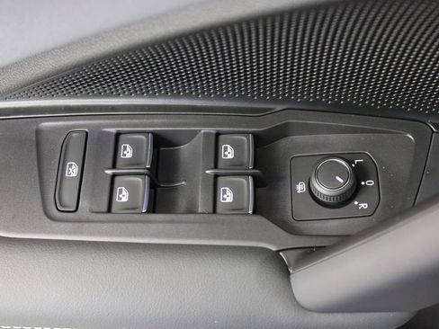 New 2026 Volkswagen Tiguan SE R-Line FWD image 17