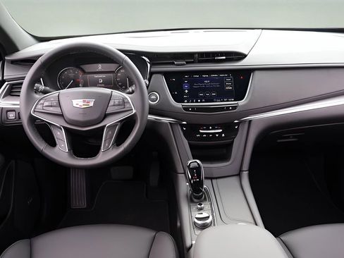 New 2026 Cadillac XT5 Luxury image 14