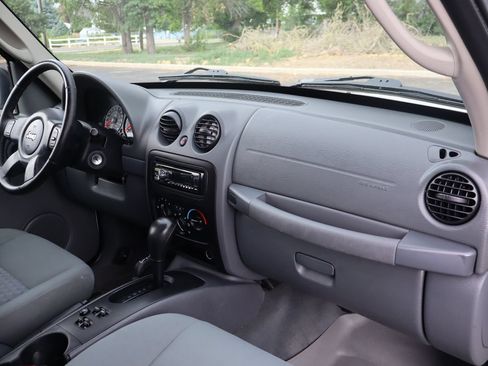 Used 2006 Jeep Liberty Sport AWD/4WD image 17