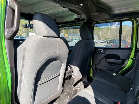 Used 2025 Jeep Gladiator Sport image 25