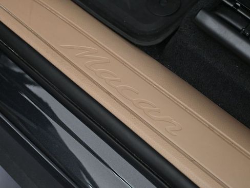 Certified 2026 Porsche Macan AWD/4WD image 28