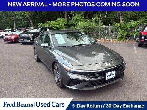 Used 2025 Hyundai Elantra SEL FWD image 3