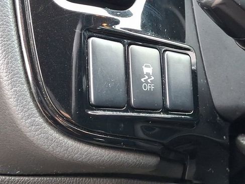 Used 2016 Mitsubishi Outlander ES image 32