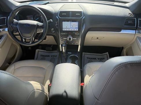 Used 2018 Ford Explorer Limited image 17