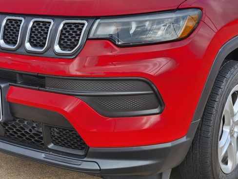 Used 2024 Jeep Compass Sport image 10