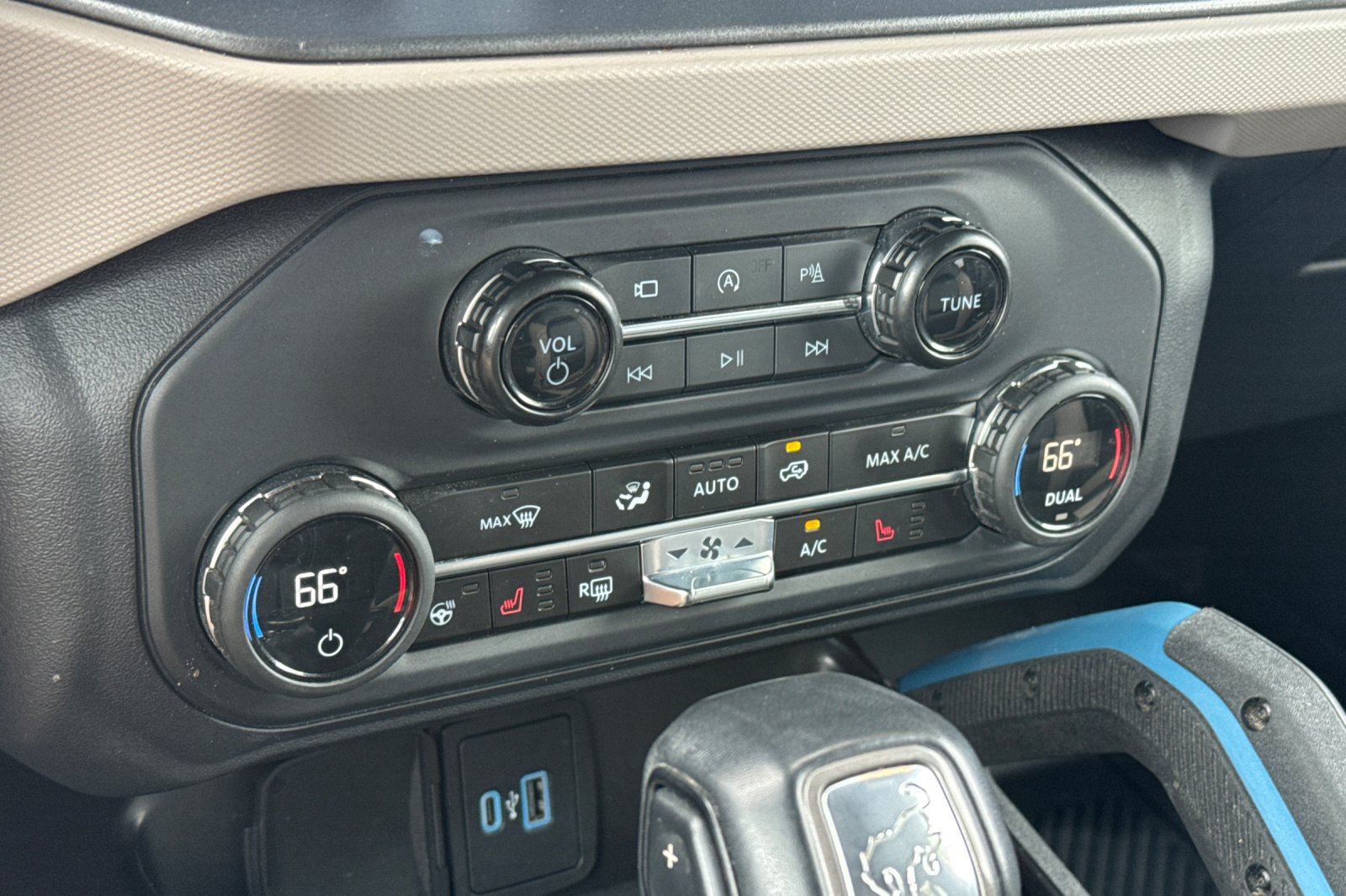 Certified 2024 Ford Bronco Wildtrak AWD/4WD image 19