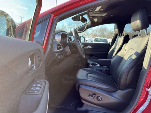 New 2026 Chrysler Pacifica Select w/ S Appearance Package FWD image 11