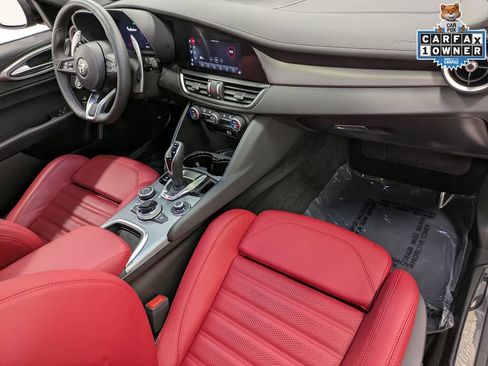 Used 2026 Alfa Romeo Giulia AWD image 29