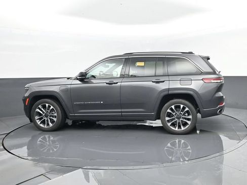 Used 2022 Jeep Grand Cherokee Overland w/ Luxury Tech Group IV AWD/4WD image 5