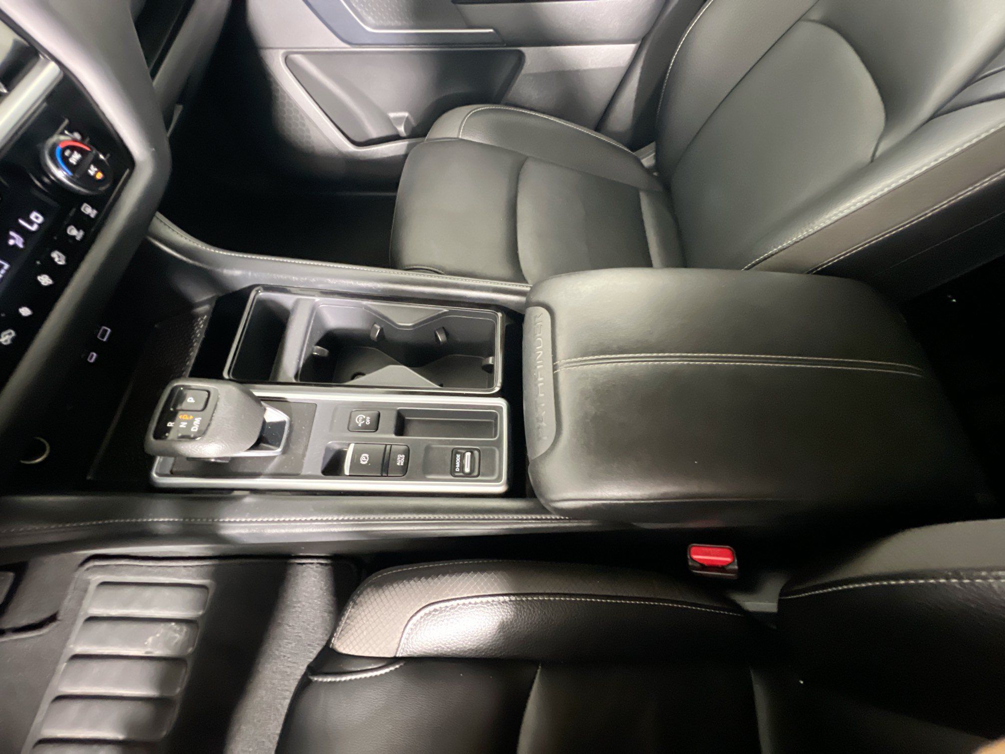 Used 2025 Nissan Pathfinder SL FWD image 25