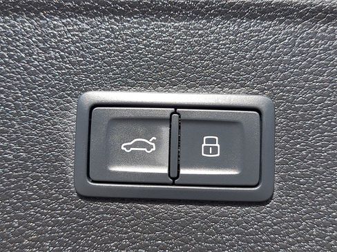 Used 2023 Audi Q5 2.0T Premium w/ Convenience Package image 13