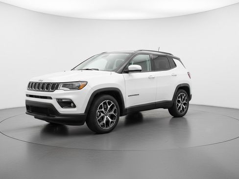 Used 2025 Jeep Compass Limited AWD/4WD image 2