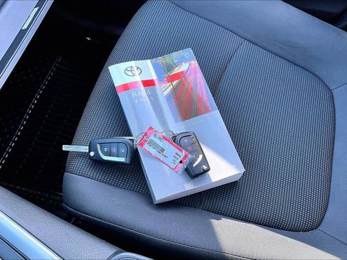 Certified 2021 Toyota RAV4 LE image 14