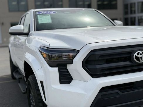 Used 2024 Toyota Tacoma SR5 AWD/4WD image 15