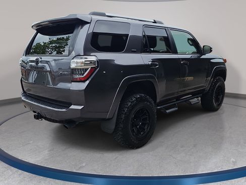 Used 2022 Toyota 4Runner SR5 Premium w/ Moonroof Package AWD/4WD image 5