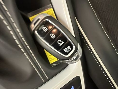 Used 2023 Hyundai Venue Limited FWD image 22