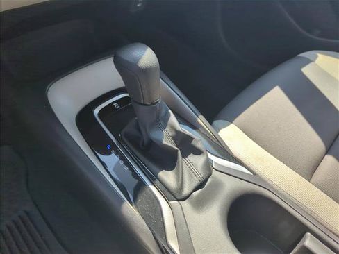 Used 2025 Toyota Corolla LE FWD image 17