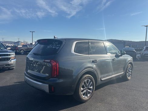 Used 2023 Kia Telluride LX image 2