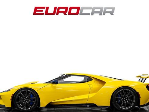 Used 2020 Ford GT Carbon Series RWD image 2