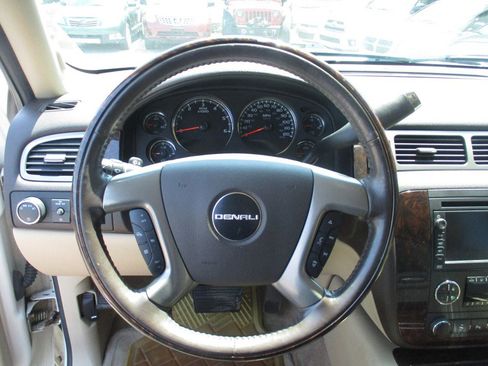 Used 2010 GMC Yukon Denali image 13