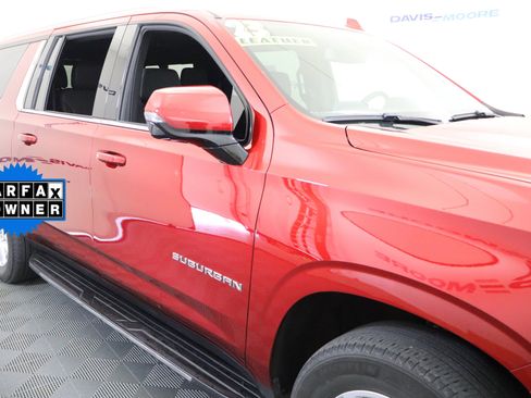 Certified 2023 Chevrolet Suburban LT w/ Luxury Package AWD/4WD image 4