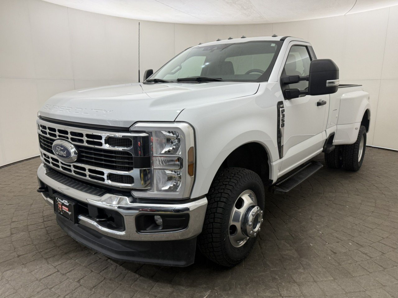 Used 2024 Ford F350 XLT AWD/4WD image 3