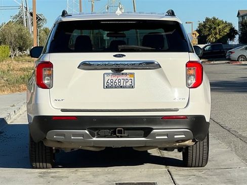 Used 2022 Ford Explorer XLT w/ Equipment Group 202A image 5