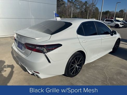 Used 2024 Toyota Camry SE image 6